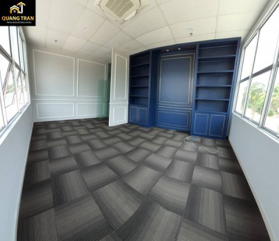 Kết hợp Thi công Thảm tấm trải sàn - Tấm ốp tường trang trí - Sàn Nhựa Vinyl giả gỗ dán keo chuyên Dụng Quang Tran - Dự án Văn Phòng