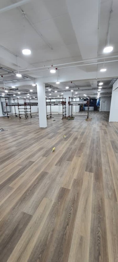 CÔNG TRÌNH XỬ LÝ CÁN NỀN XI MĂNG TỰ PHẲNG - THI CÔNG SÀN NHỰA VINYL HÈM KHÓA SPC GIẢ GỖ ĐẸP CHẤT LƯỢNG QUANG TRAN