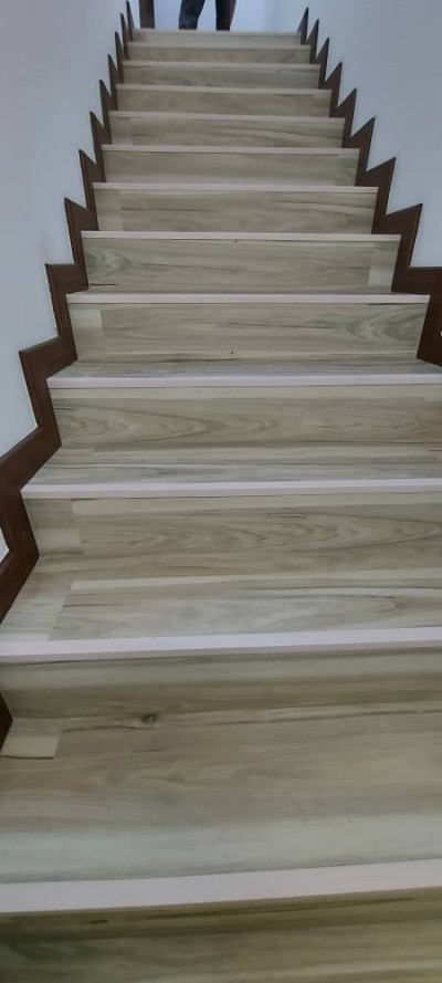 GIẢI PHÁP THI CÔNG SÀN NHỰA VINYL 3MM GIẢ GỖ LÓT SÀN - ỐP DÁN CẦU THANG KEO CHUYÊN DỤNG QUANG TRAN BỀN ĐẸP CHẤT LƯỢNG